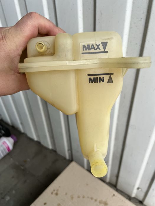 Продам оригінальний бачок ауді а6с6