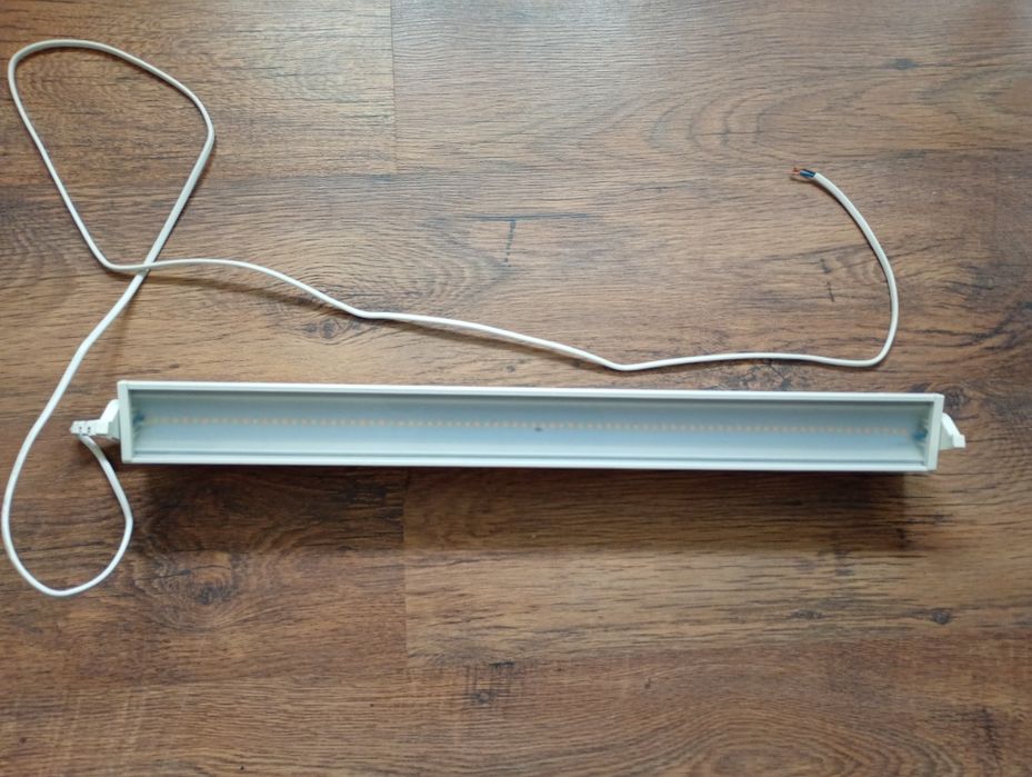 Lampa LED podszafkowa