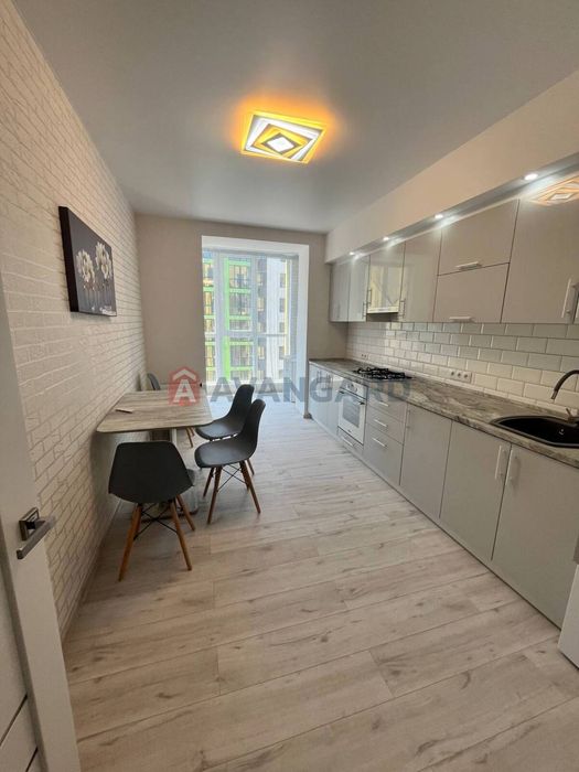 Продам шикарну 2-х кімнатну Євроремонт ЖК Щасливий-2 63000 $