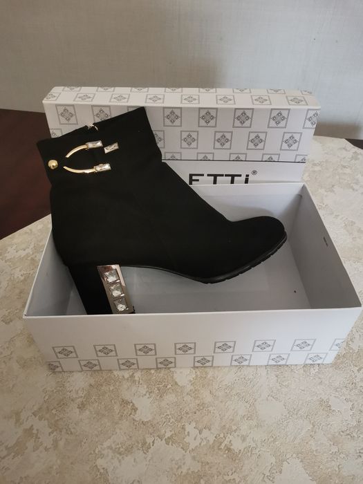 Ботинки зимние чёрные натуральный замш и мех пр-во Турция размер 40