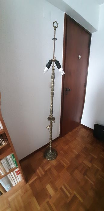 Candeeiro de pé alto