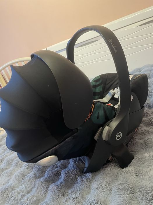 Cybex cloud q з адаптерами на шасі Priam