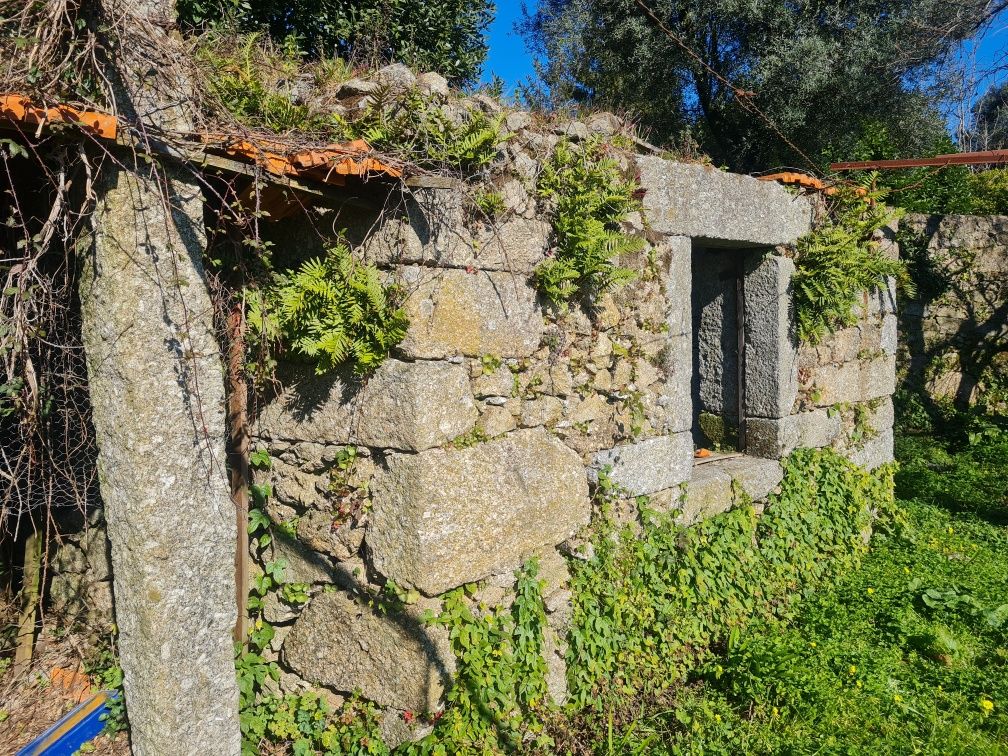 Vendo Pedra diversa e esteios em pedra