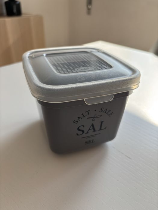 Saleiro cizento plástico