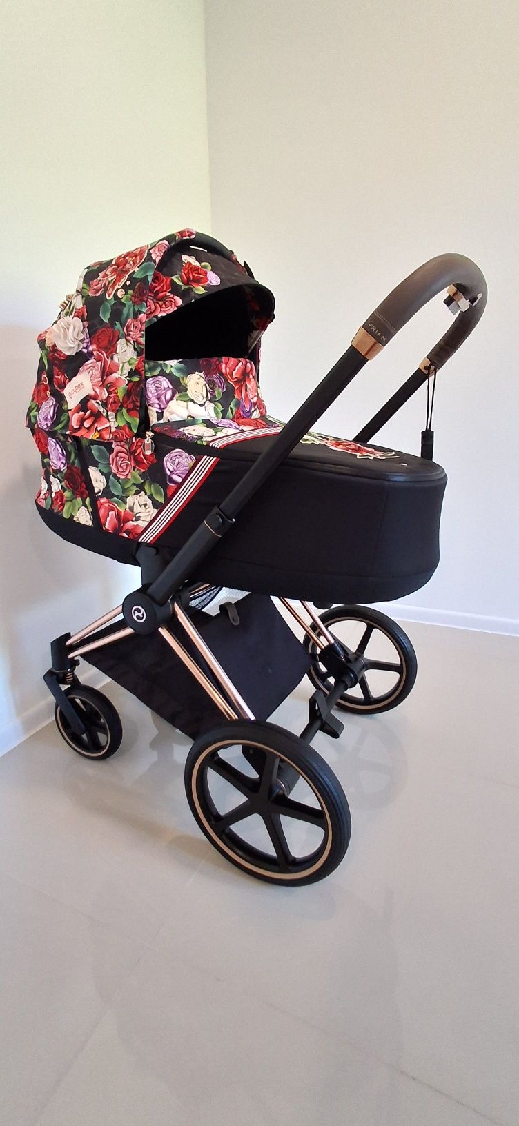 Śliczny wózek Cybex Priam Spring Blossom 4w1