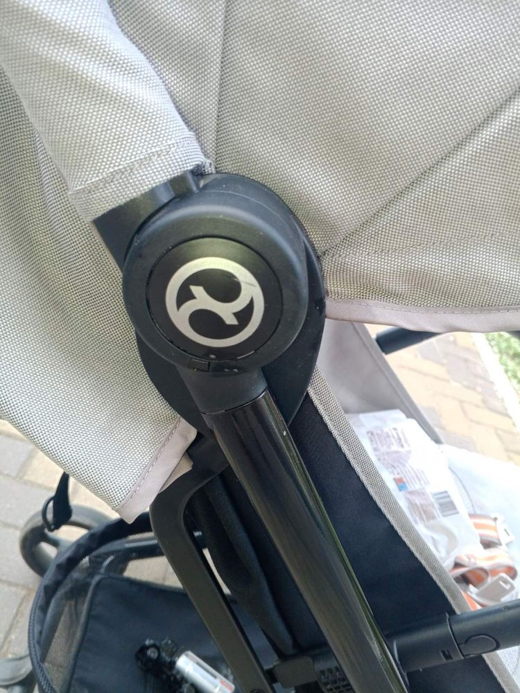 Прогулянкова коляска Cybex Beezy