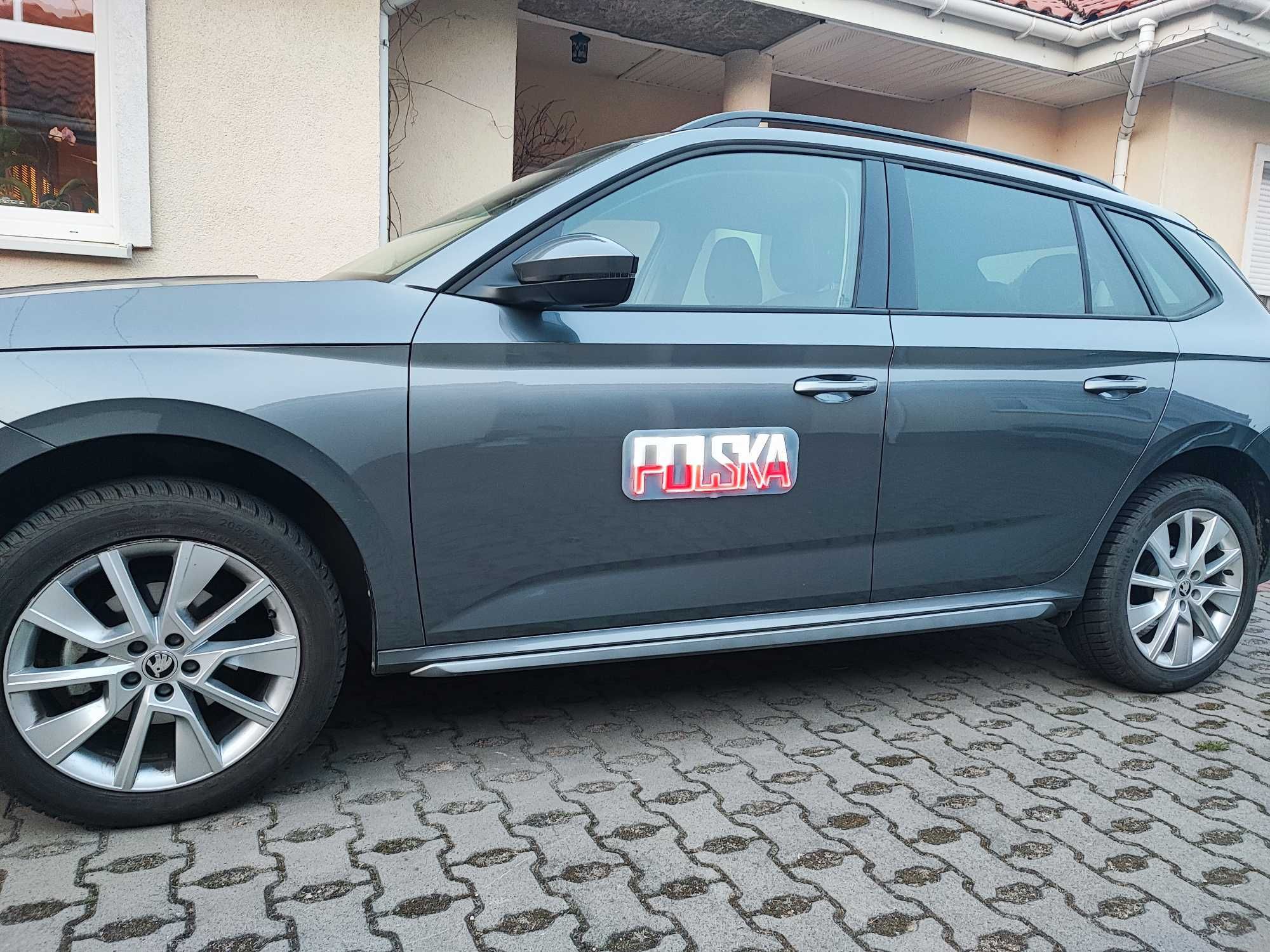 Magnetyczny napis POLSKA – wyjątkowy gadżet dla Twojego auta!