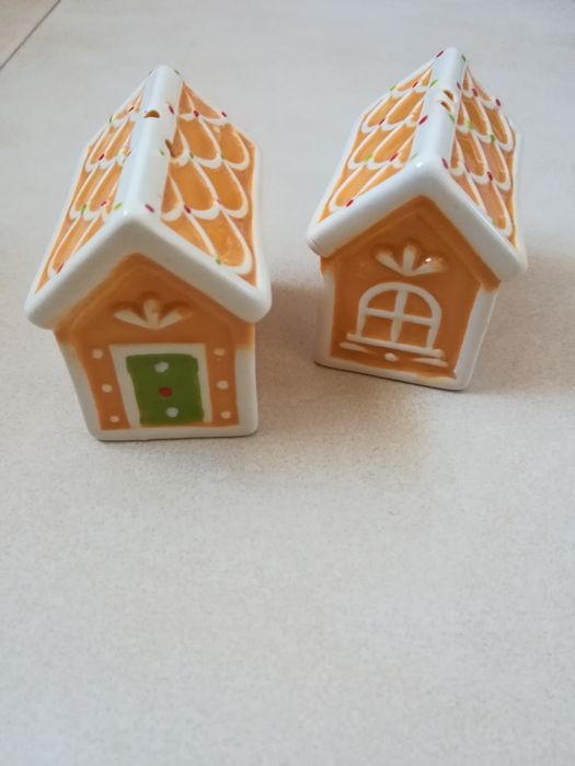 Komplet nowy. Ozdobne pojemniki na sól i pieprz