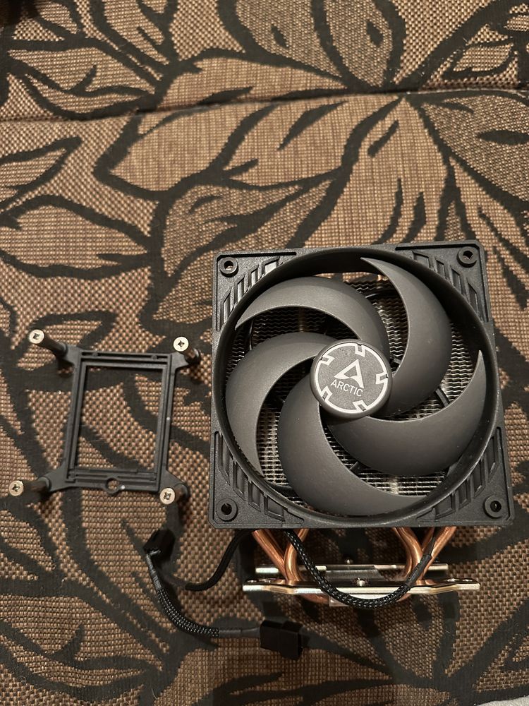 продам полностью исправную материнскую плату asrock b560m pro 4