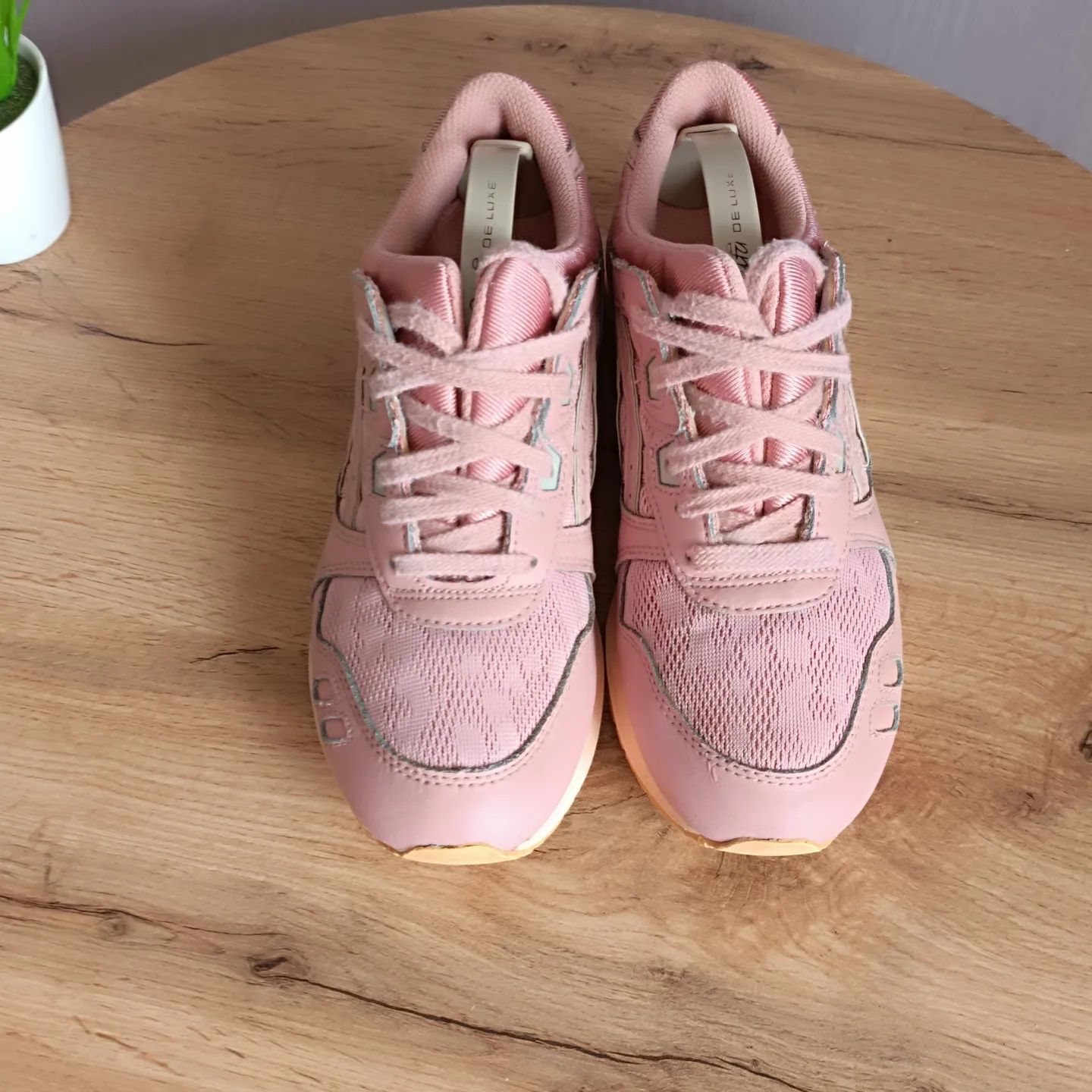 Розовые женские кроссовки Asics 37-38, фирменные кросовки