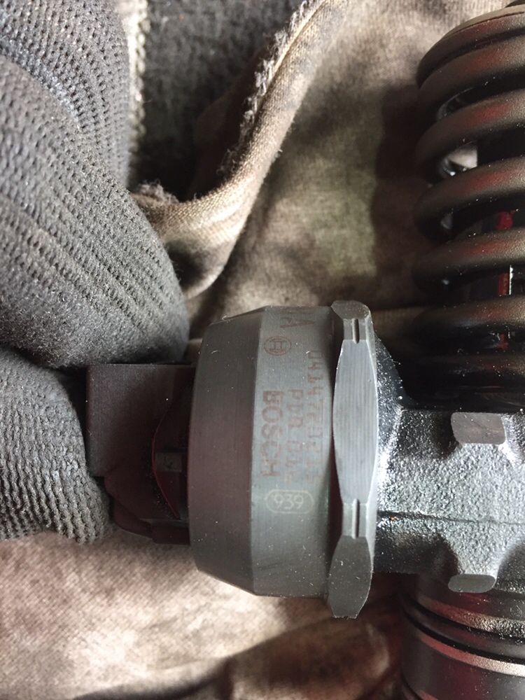 Насос форсунки 1,9; 2,0 tdi skoda octavia tour A5 golf vw cadi pasat
