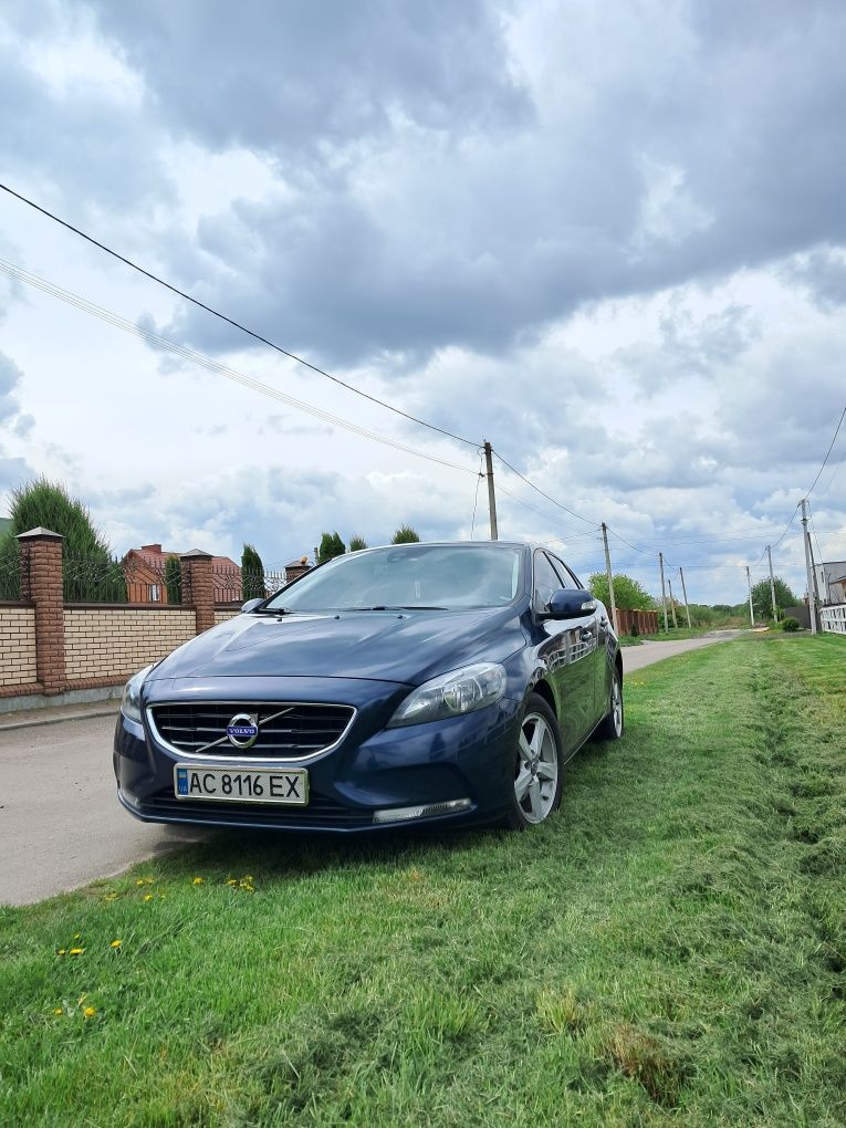 Вольво Volvo v40