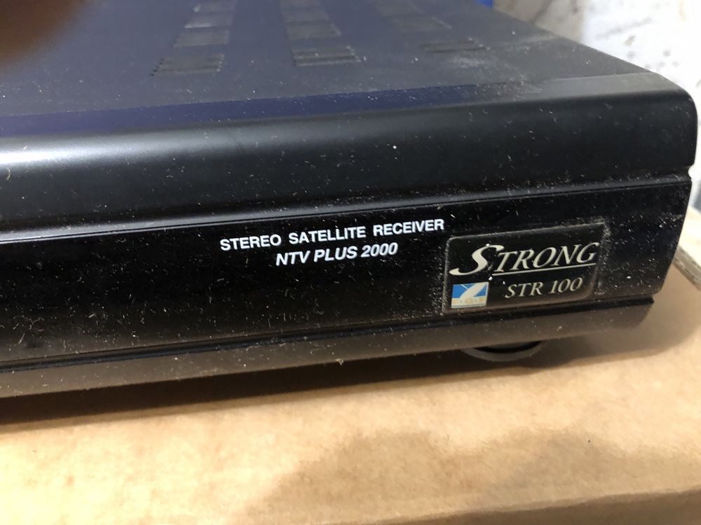 Stereo Satelitę Receirver  ntv plus 2000 /Strong str 100/