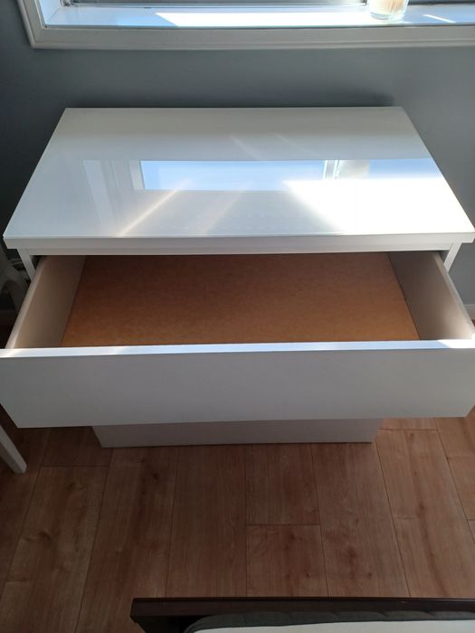 1 Comoda Malm 3 gavetas c vidro