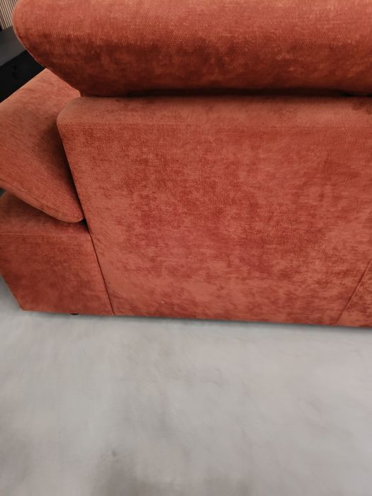 Sofá 214cm na cor tijolo com encosto reclinável