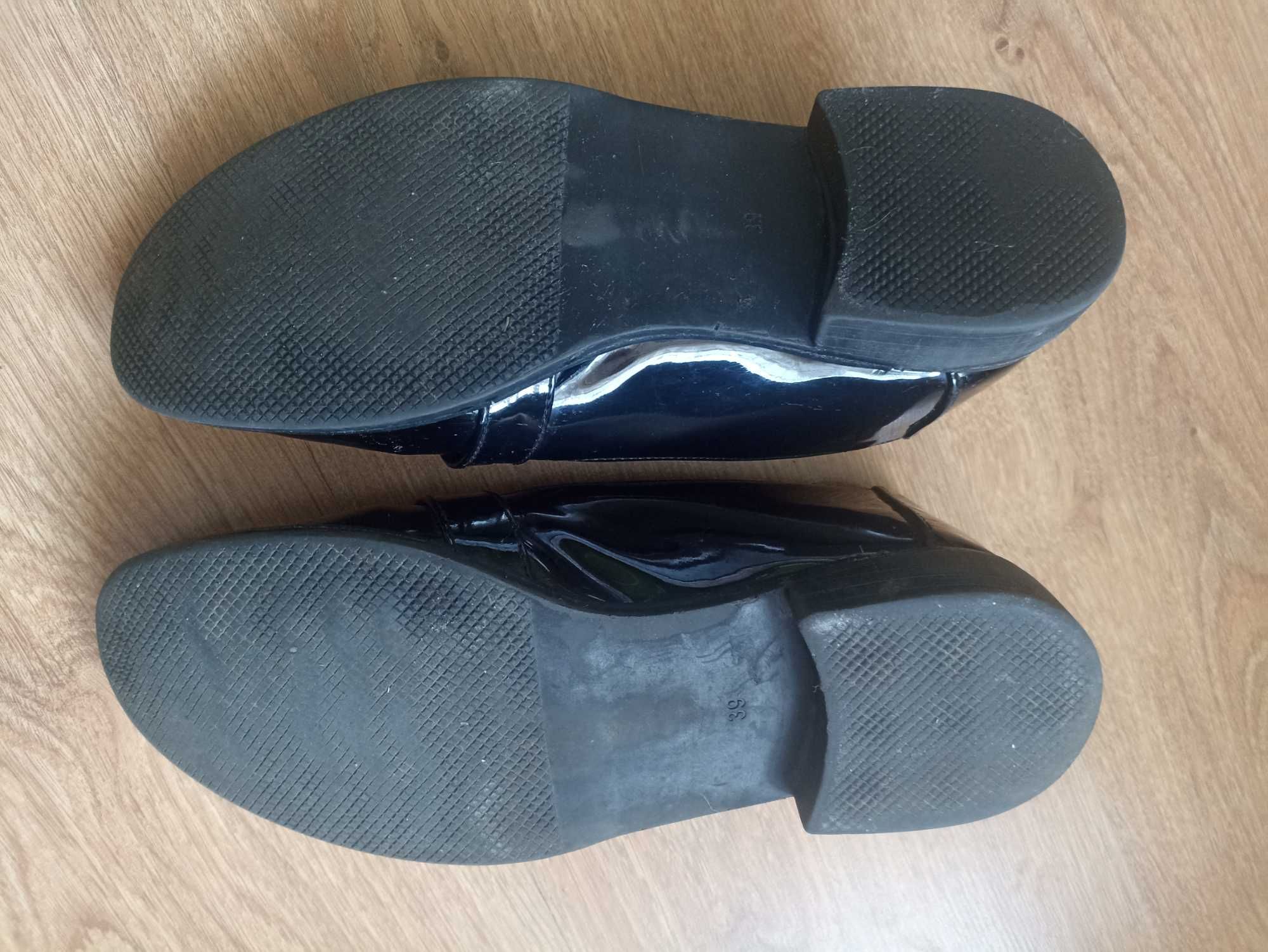 Buty damskie czarne lakierowane r. 39