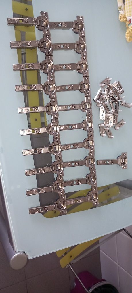 Dobradiças com armotecedor