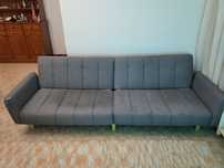 Sofa cama cinza utilizado.