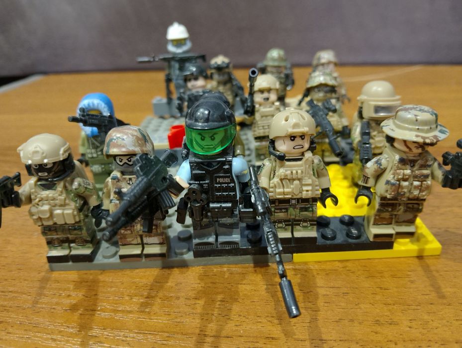 Іграшки Lego himars чоловічки б/в