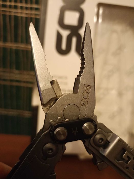 Multitool SOG Power Access scyzoryk kombinerki śrubokręt