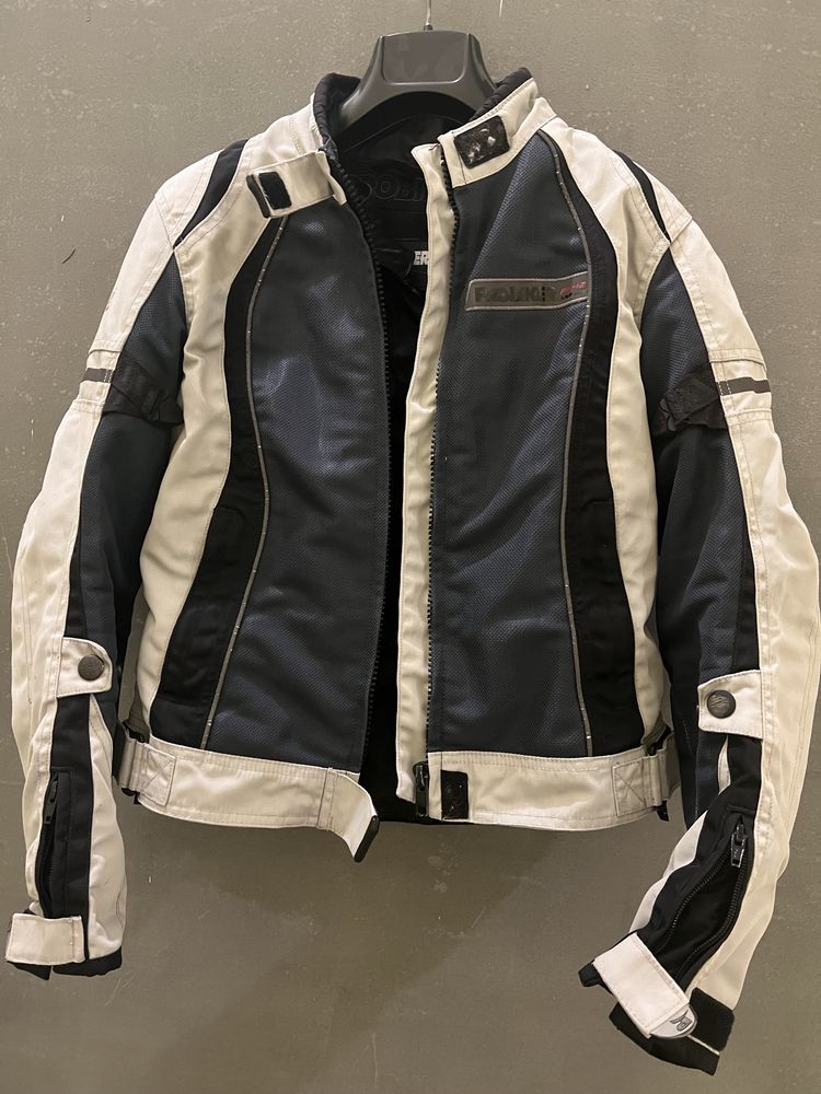 Продам женскую куртку Probiker размер S б/у