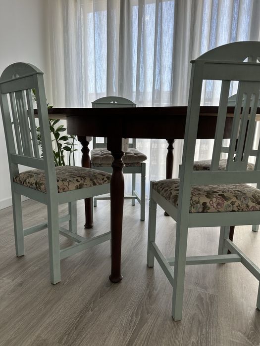Mesa de sala com 5 cadeiras