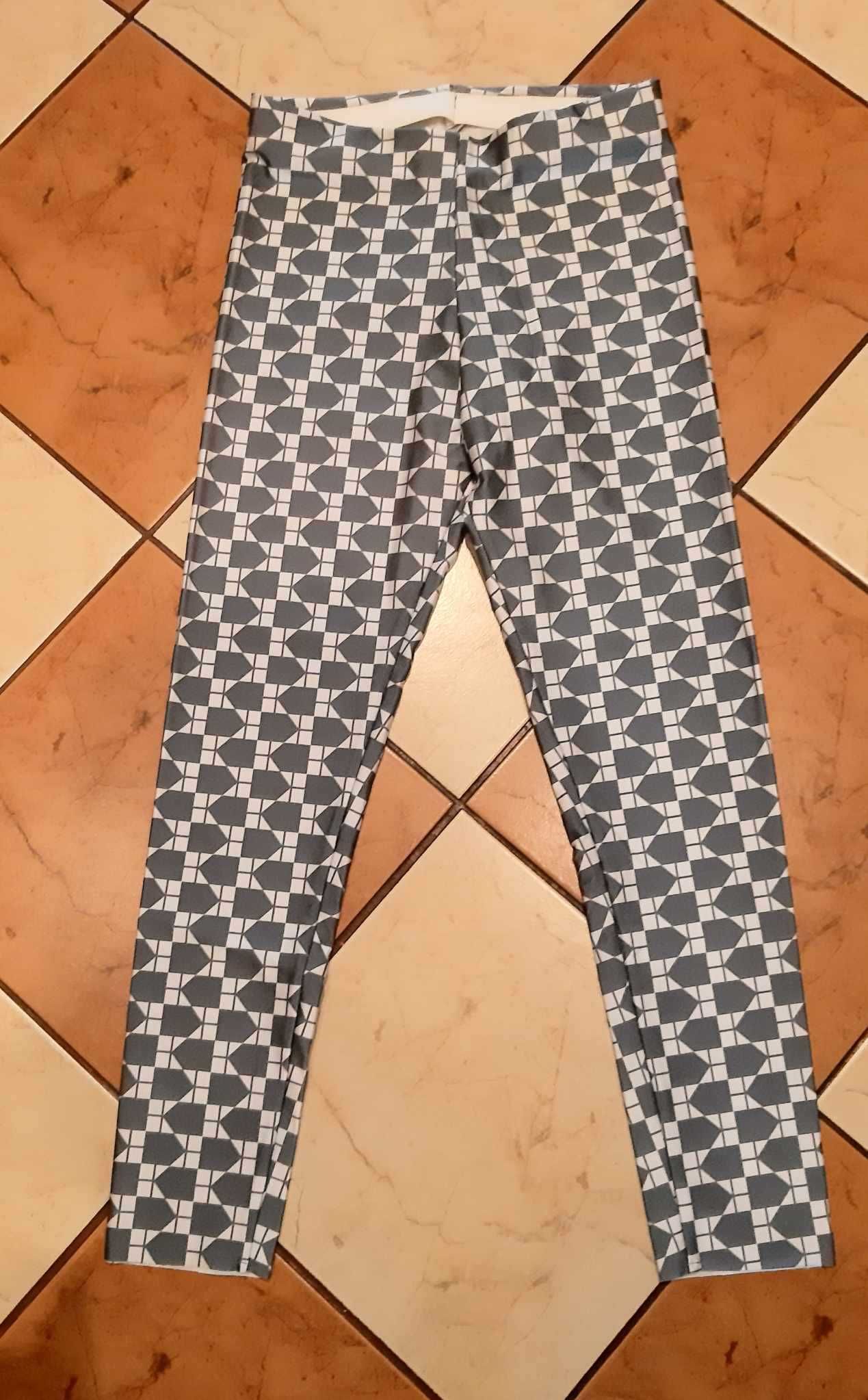 Top i legginsy z kampanii Watch out for the K - rozmiar S