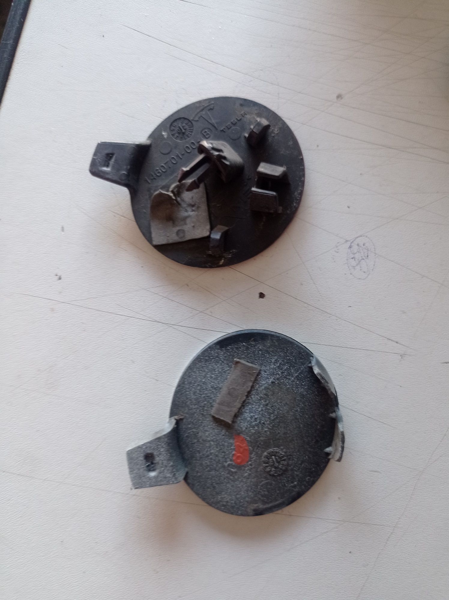 Заглушка буксировочного гака Tesla model 3 1460701-00-B