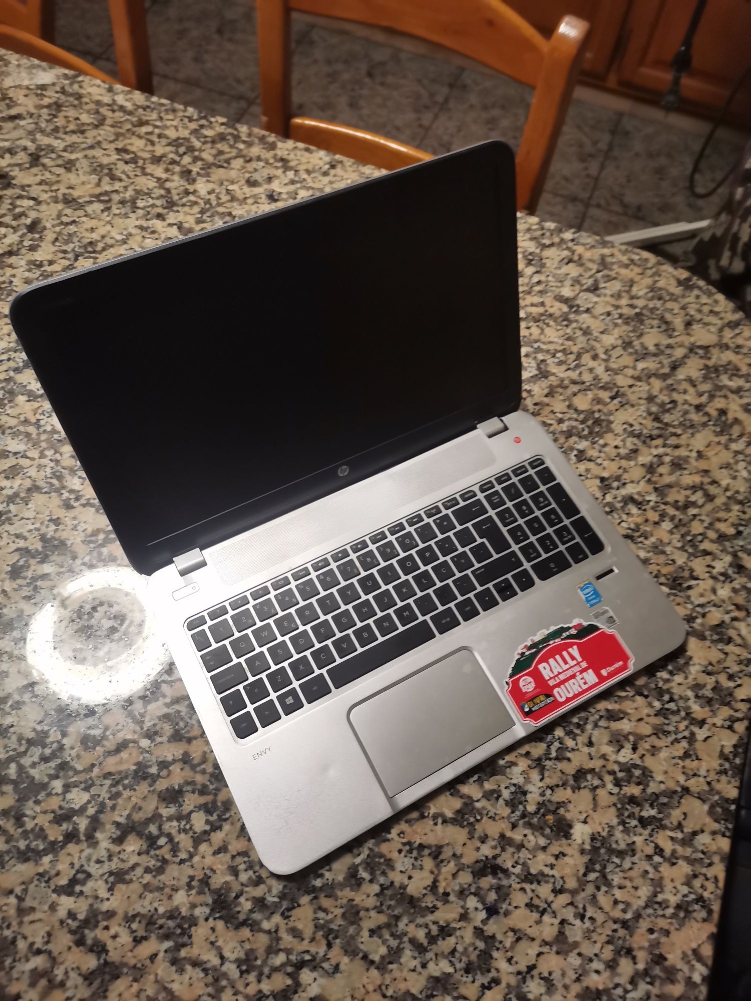 HP 15" i7  10GB RAM  256 SSD