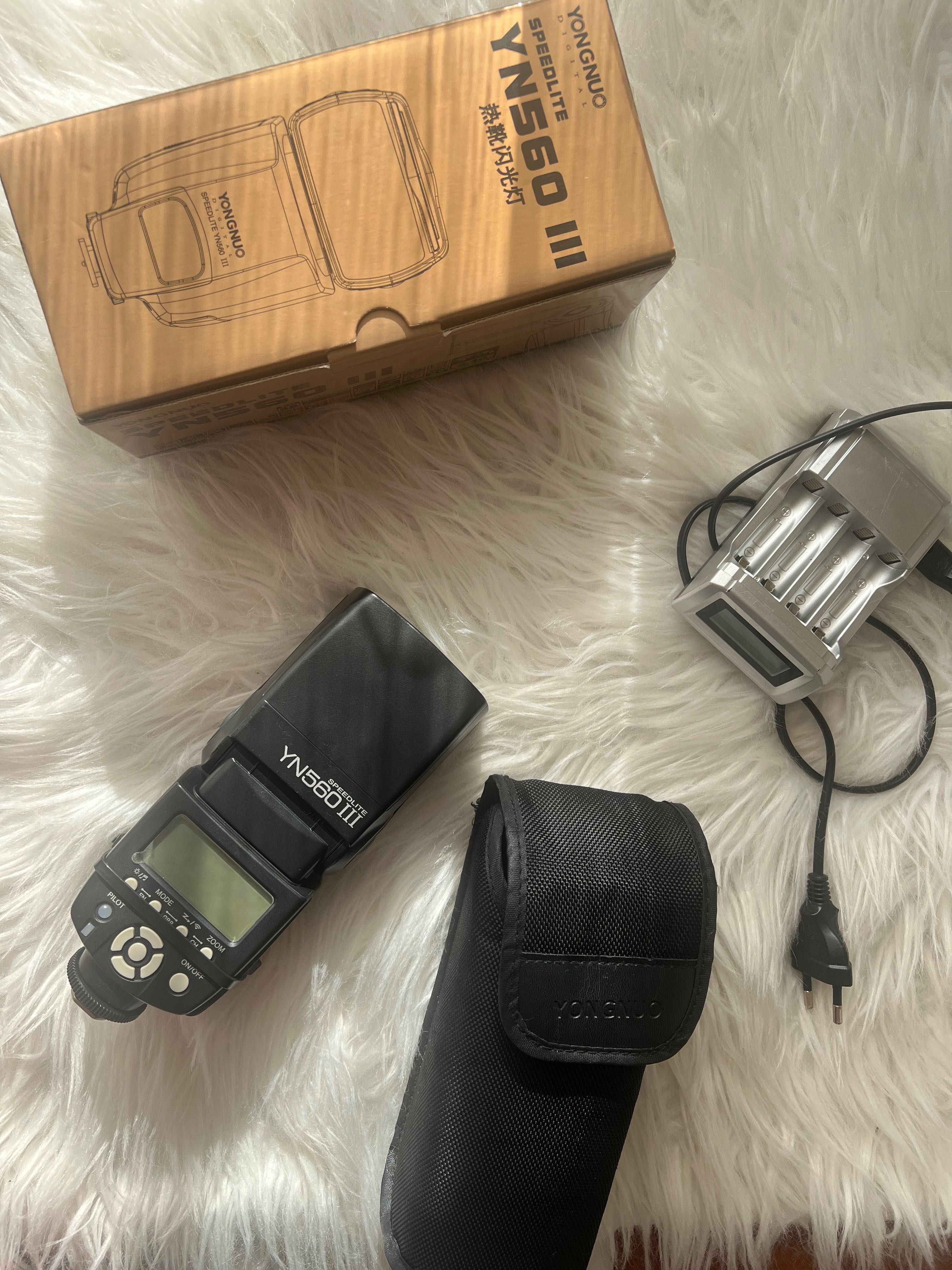Спалах ,  Вспишка Yongnuo YN560 III + зарядка та батарейки