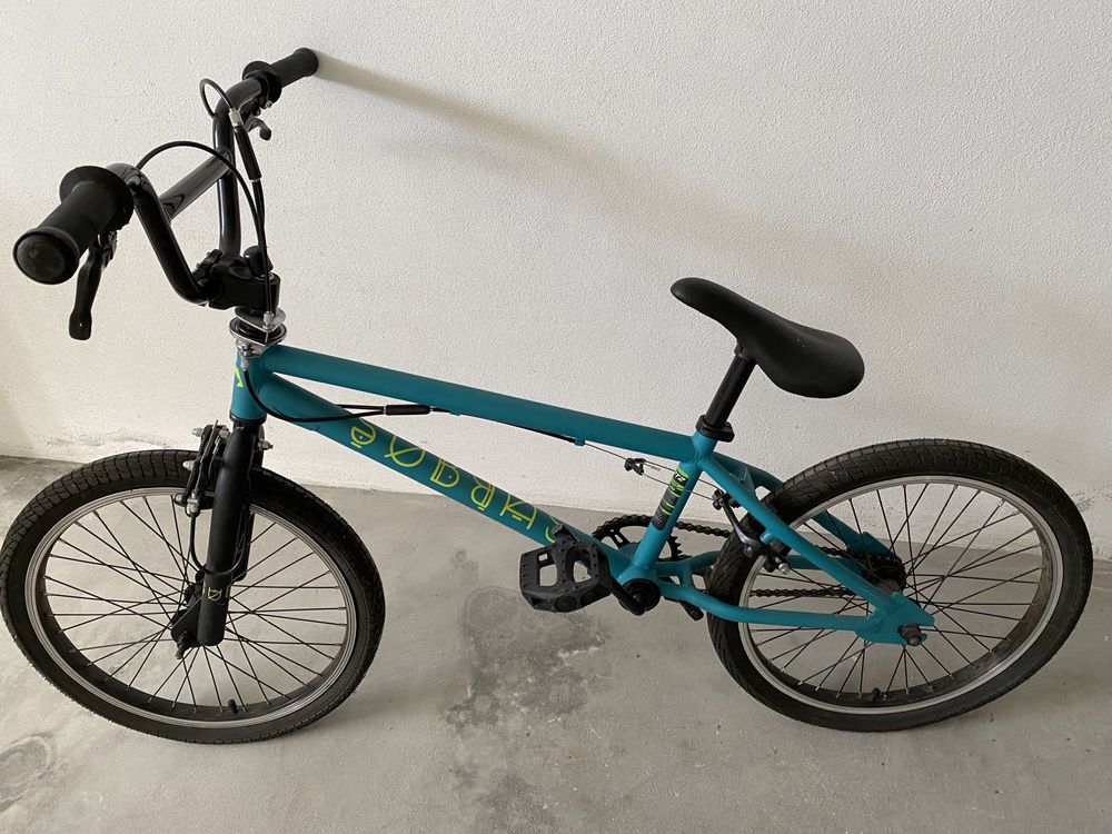 Bicicleta BMX rapaz como nova