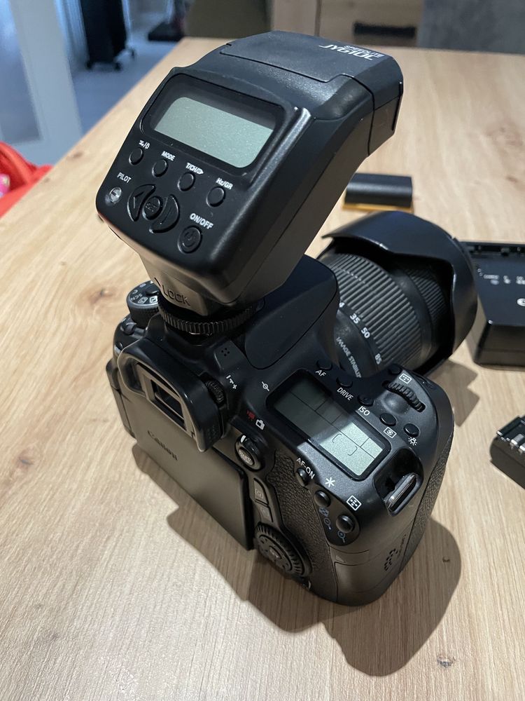 Máquina fotográfica Canon EOS 70D + objectivas e mochila