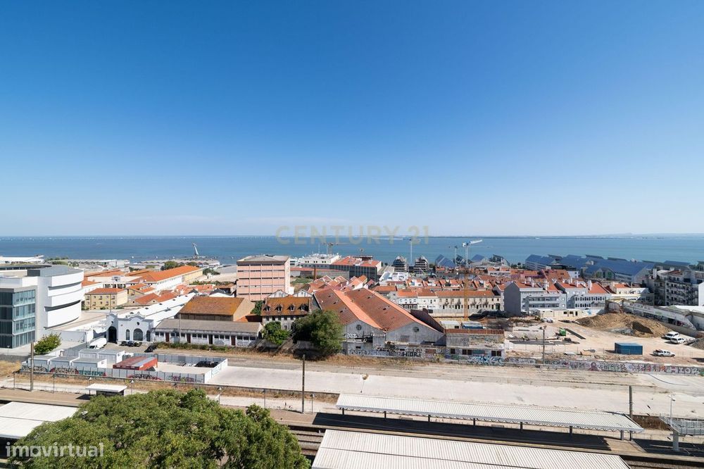 T3 com Vista Rio em Marvila – Último Andar