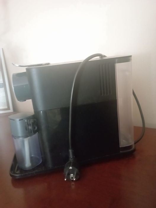 Máquina Café Delonghi nespresso