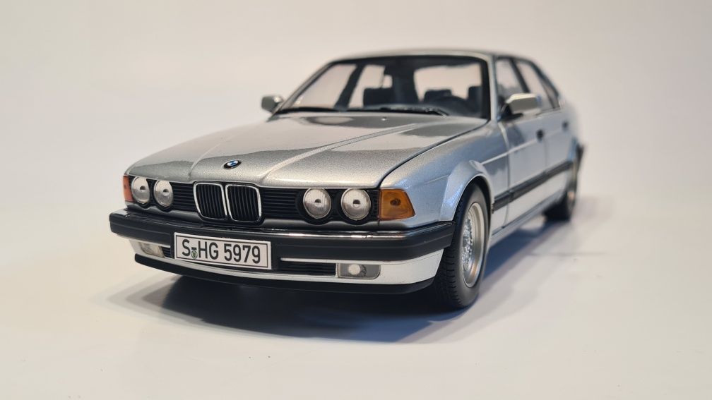 BMW E32 Minichamps 1 18