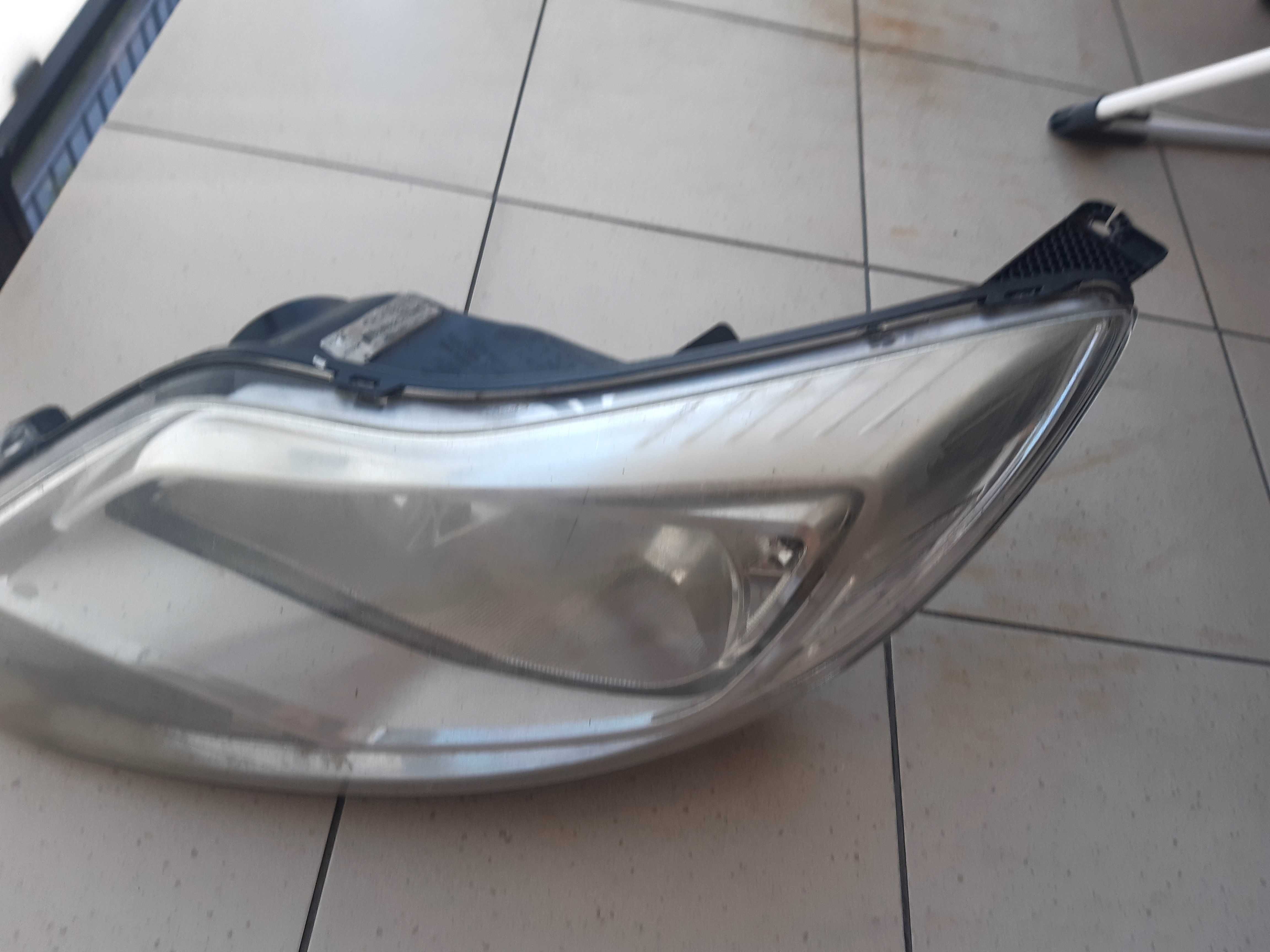 Lampa przód lewa  ford focus  mk 3