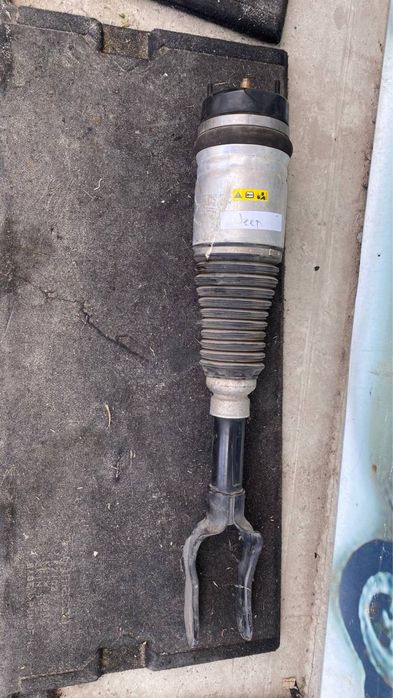 Амартизатор Jeep Grand Cherokee WK2 2010-2021