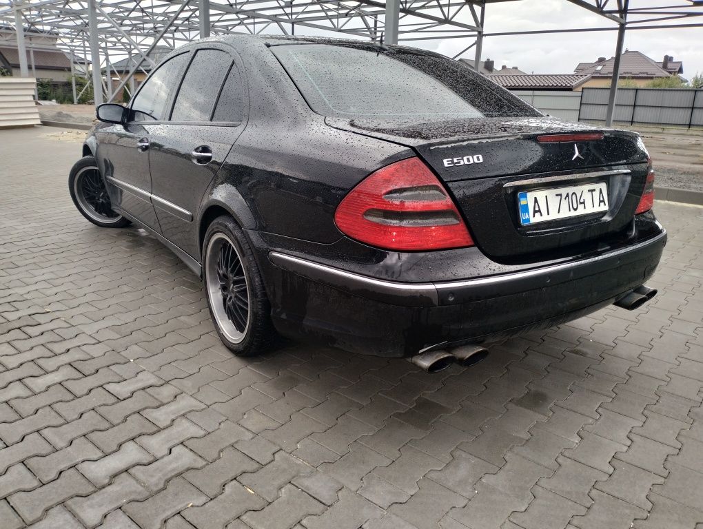 Продам Mercedes E500