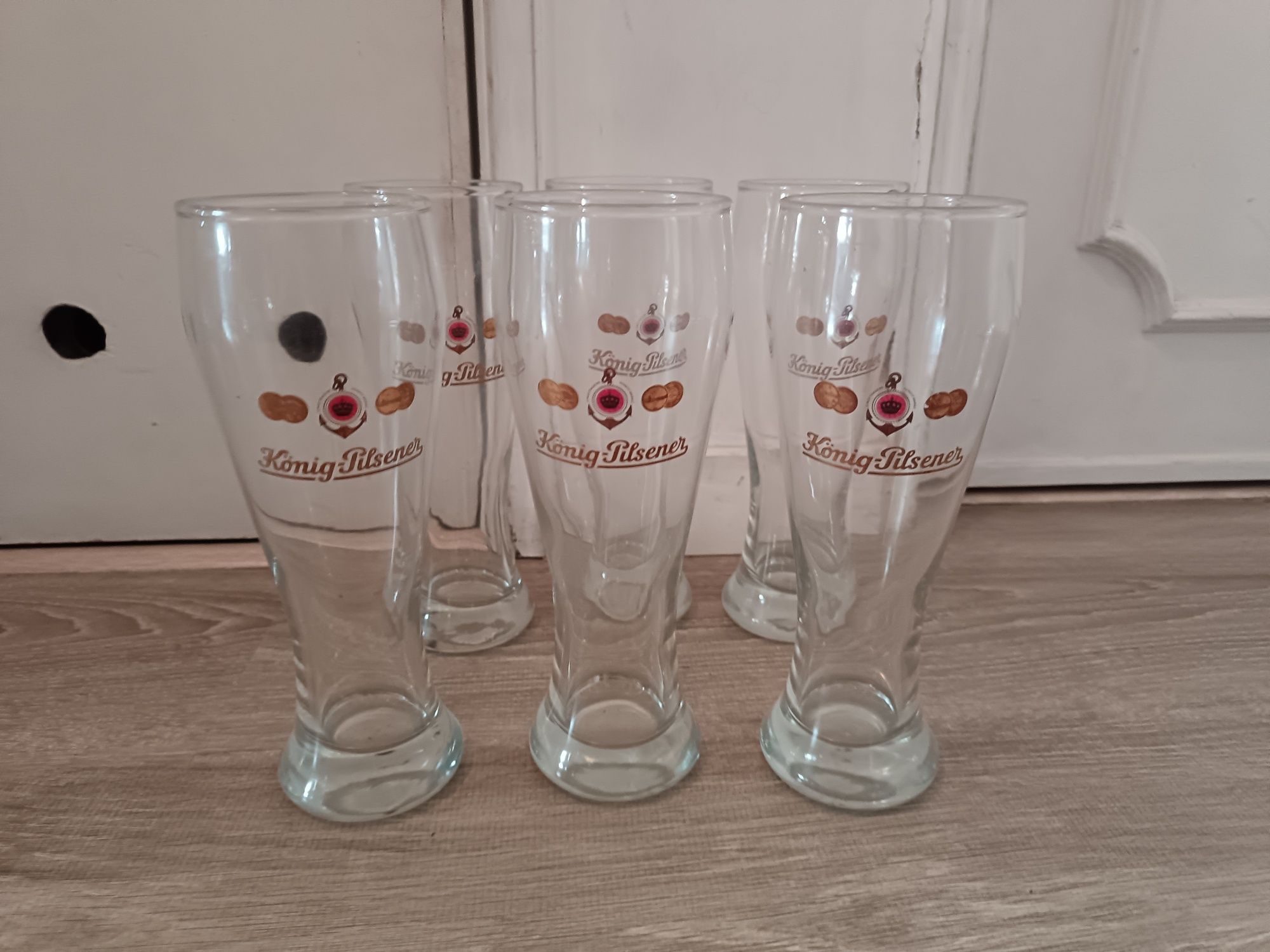 Vendo 6 copos de cerveja