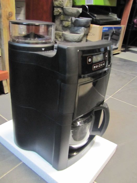 Ekspres do kawy z młynkiem na kawę ziarnistą Klarstein Aromatica