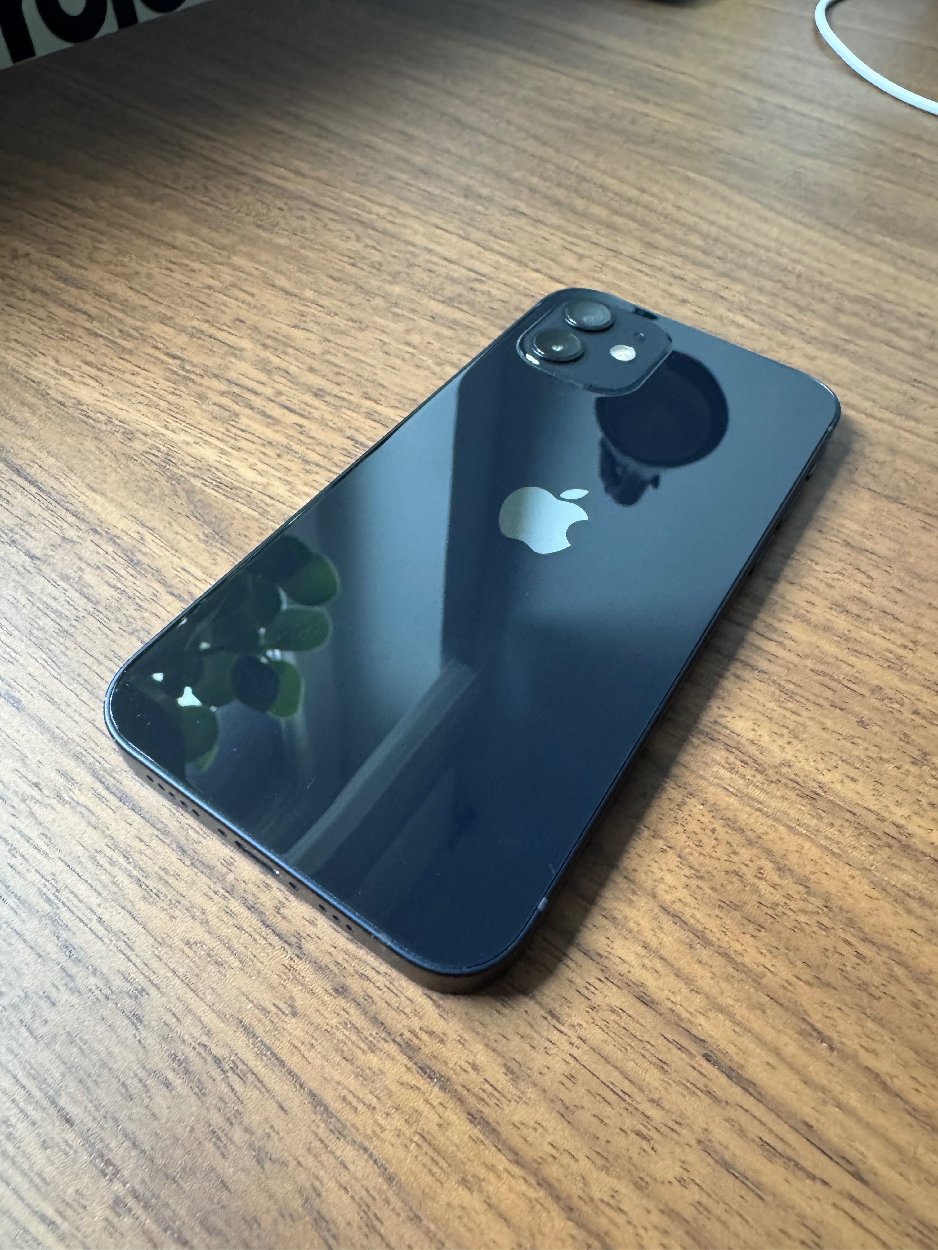iPhone 12, bateria 87%