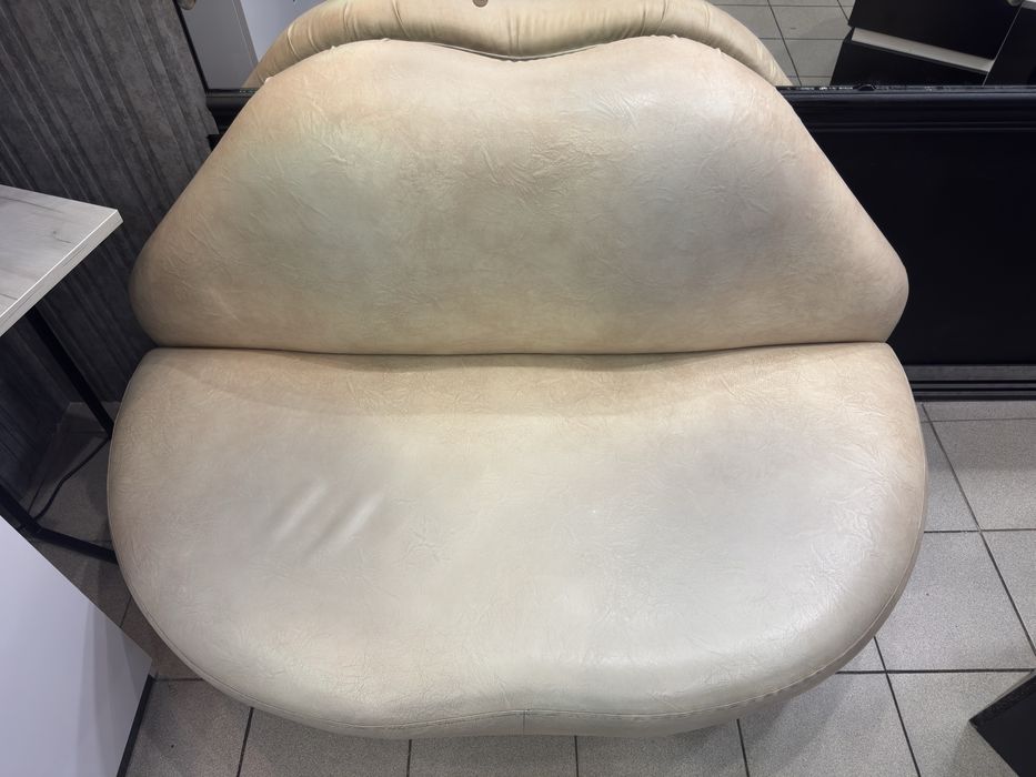 Диванчик для очикування