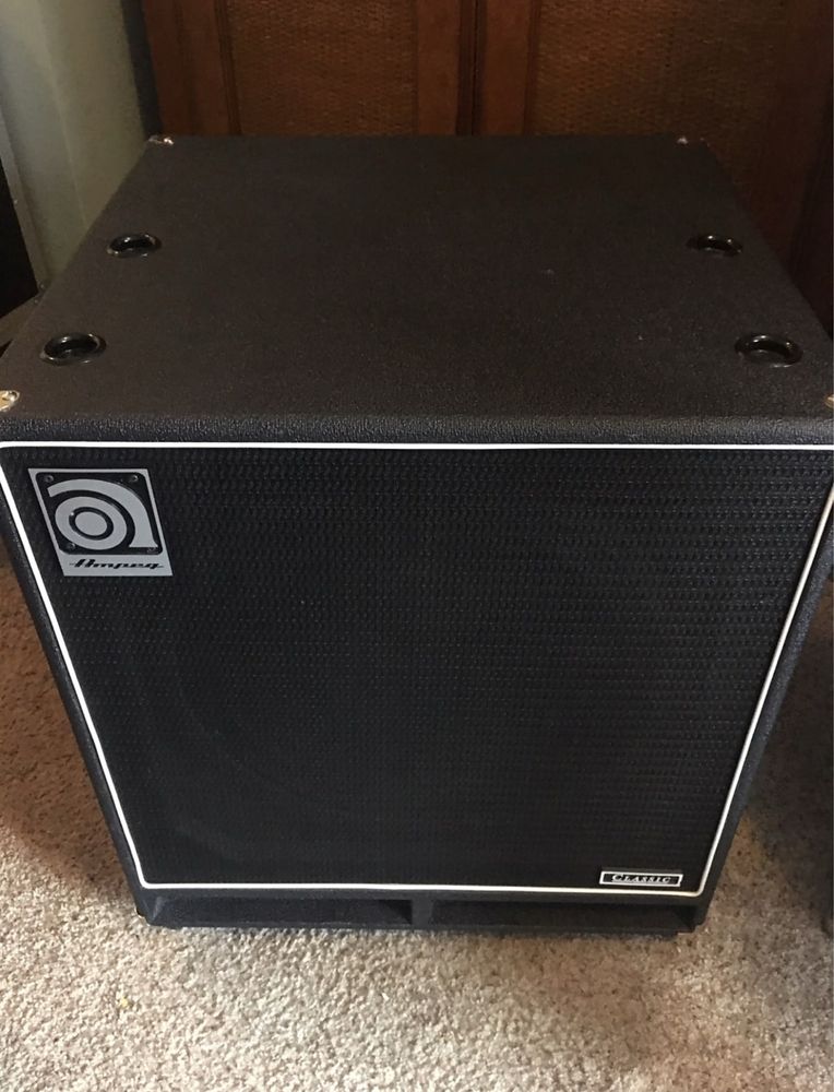 Coluna Ampeg SVT18