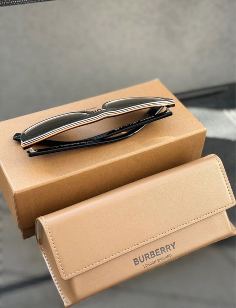 Oculos sol Burberry