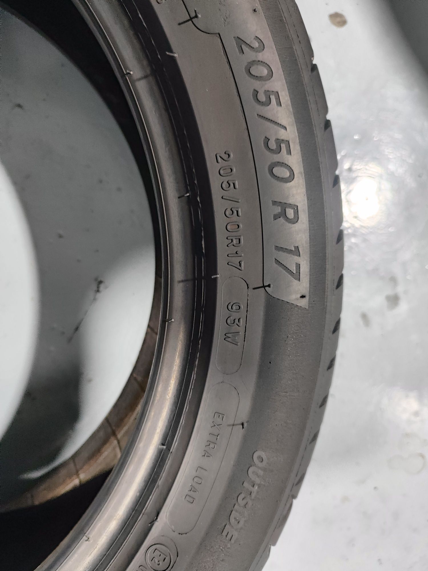 2 pneus semi novos 205-50R17 Michelim - Oferta dos portes