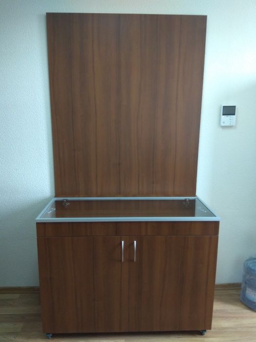 Витрины торговые из ДСП со стеклянной крышкой на газлифте (3шт)