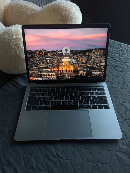 Macbook Pro 13 2017 i5 256gb 8ram