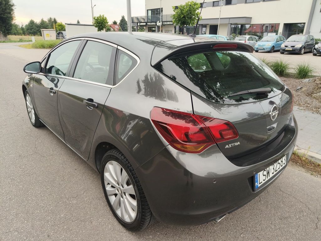 Opel Astra 2011r 1.4 Benzyna Stan BDB