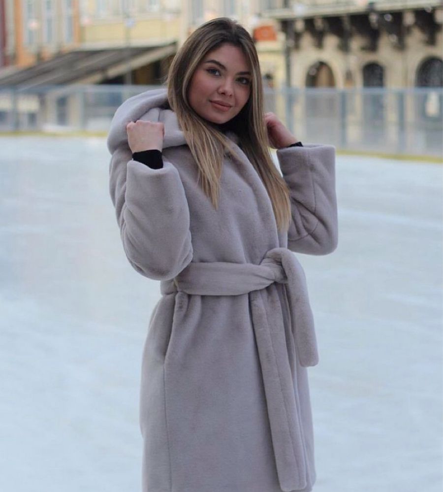 Жіноча еко шубка з капюшоном