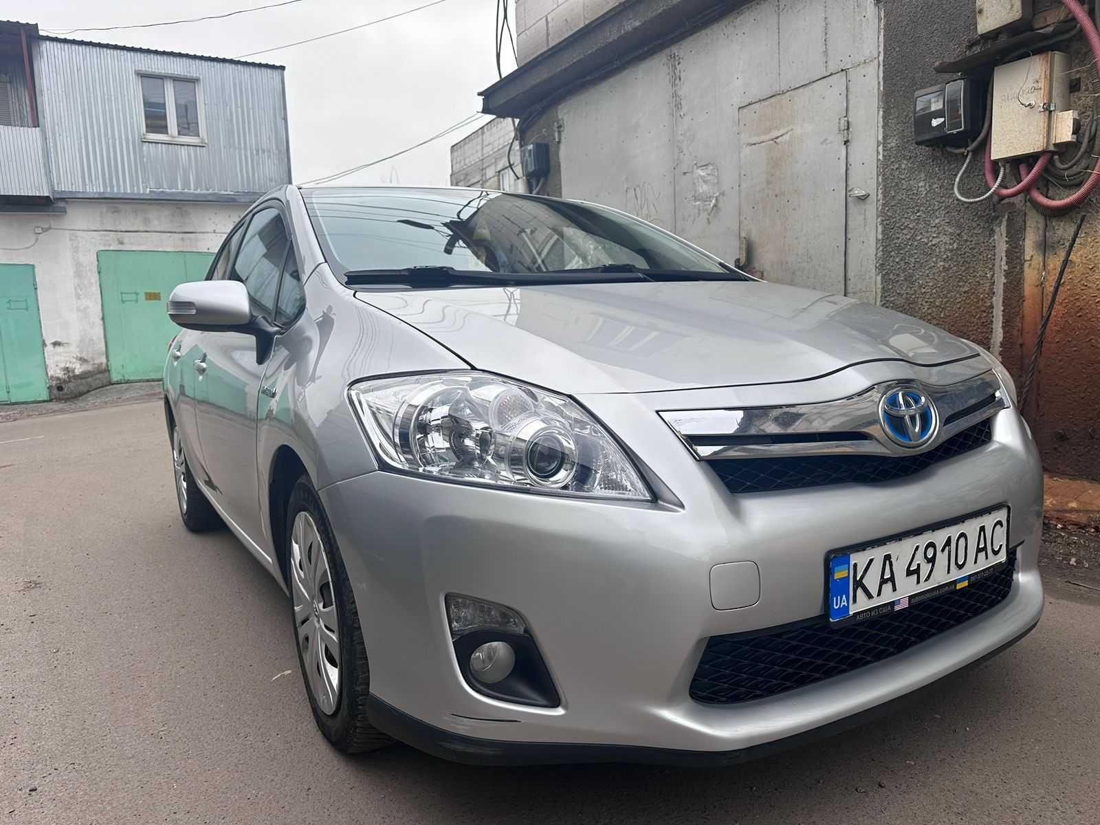 СРОЧНО! Продам авто Toyota Auris HYBRIT 2011р. в максимальній компл.!